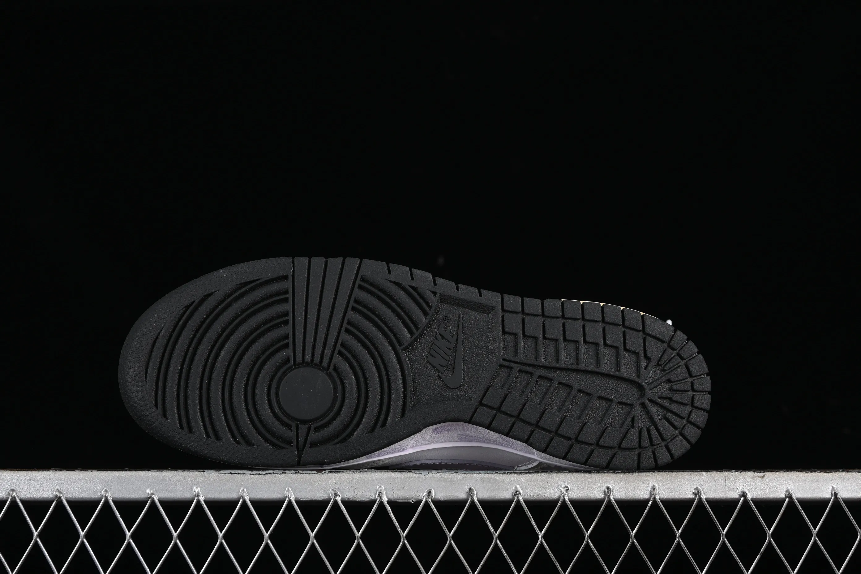 All Categories Nk SB Dunk Series Nk SB Dunk Low Low-top sneakers Nk Dunk Low Special mission camouflage Warship Simple black, white, purple and gray SB strap low-top casual sneakers DD1391-100